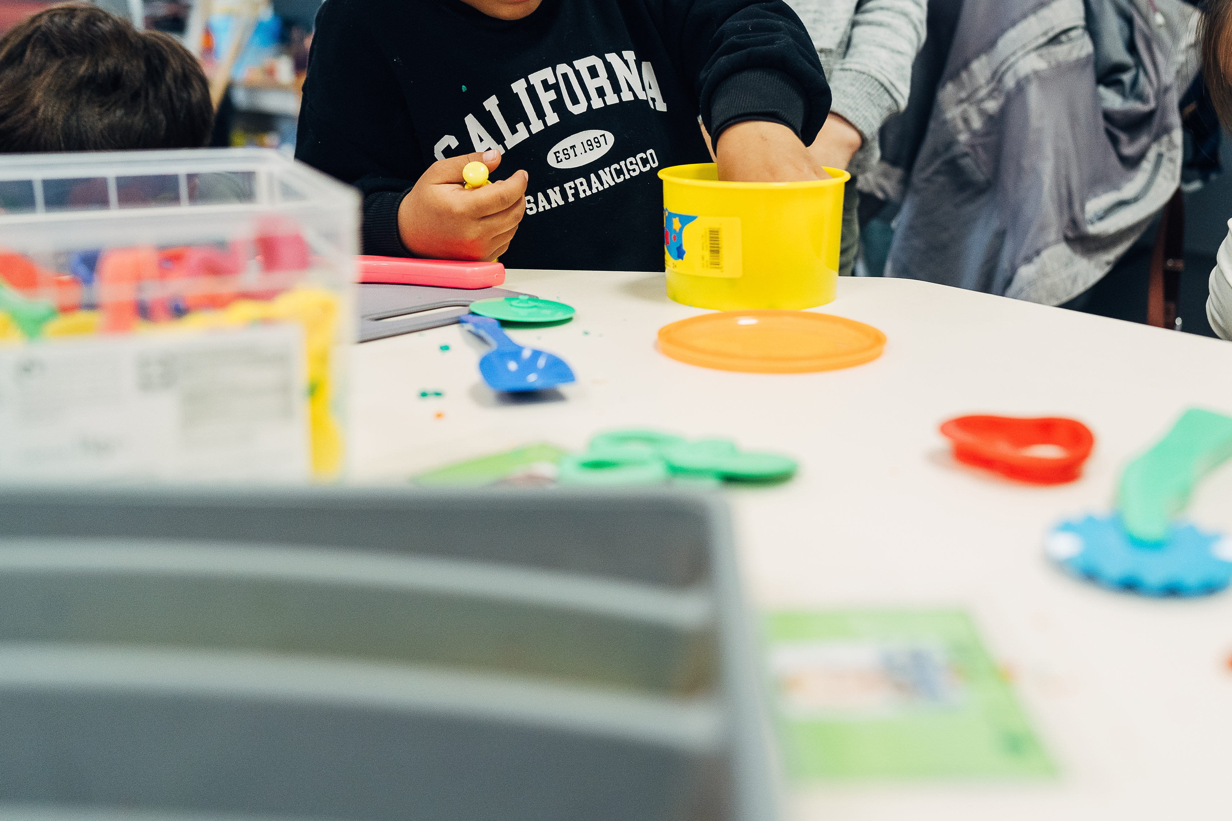 Activité de manipulation en maternelle
